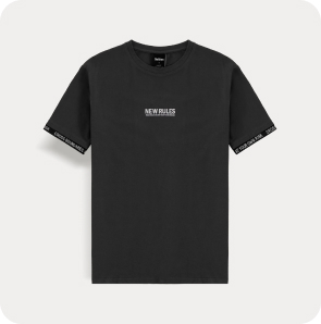 Черная футболка с лентой